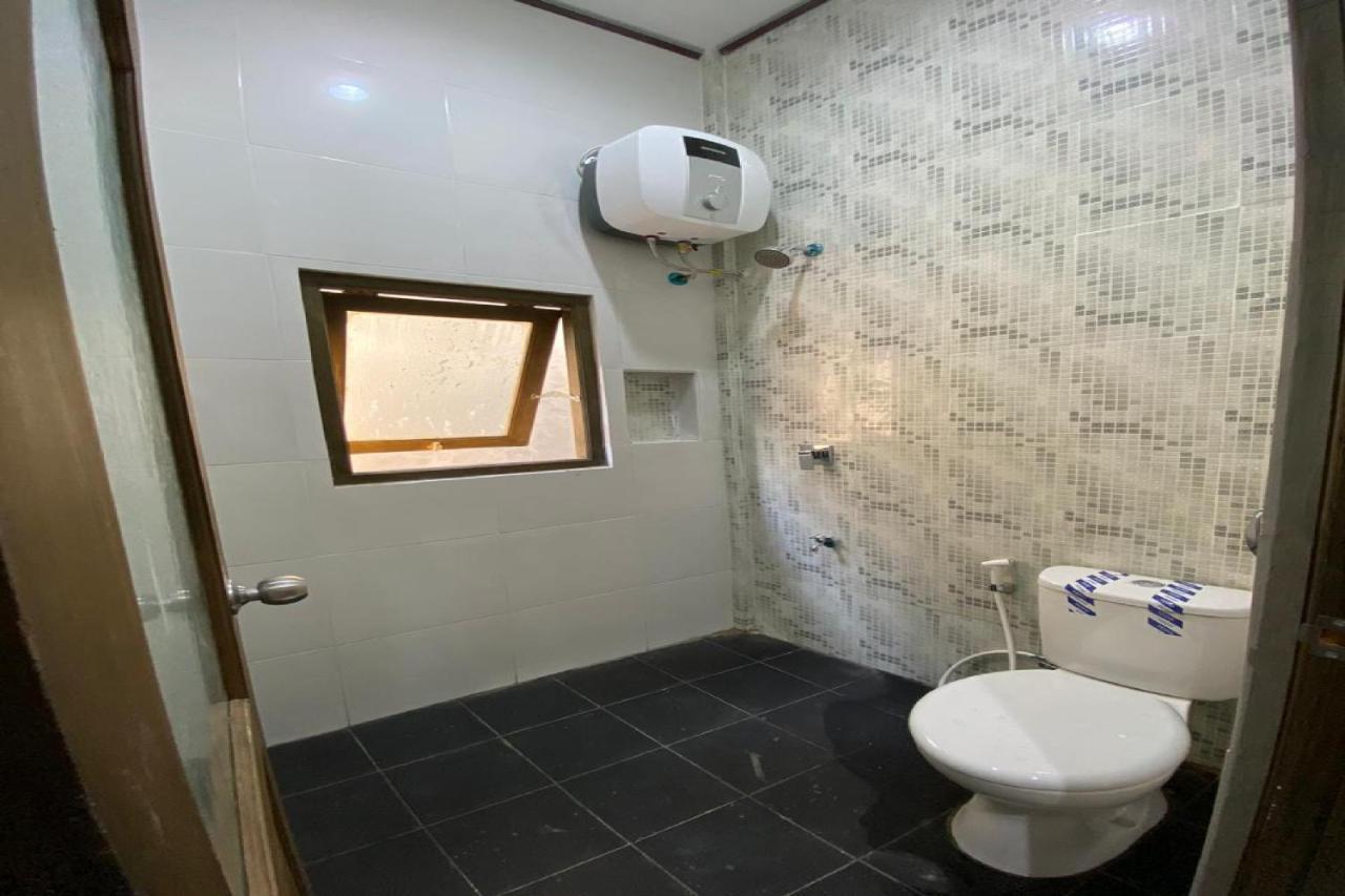 Reddoorz Near Mojokerto Train Station Hotel Kültér fotó