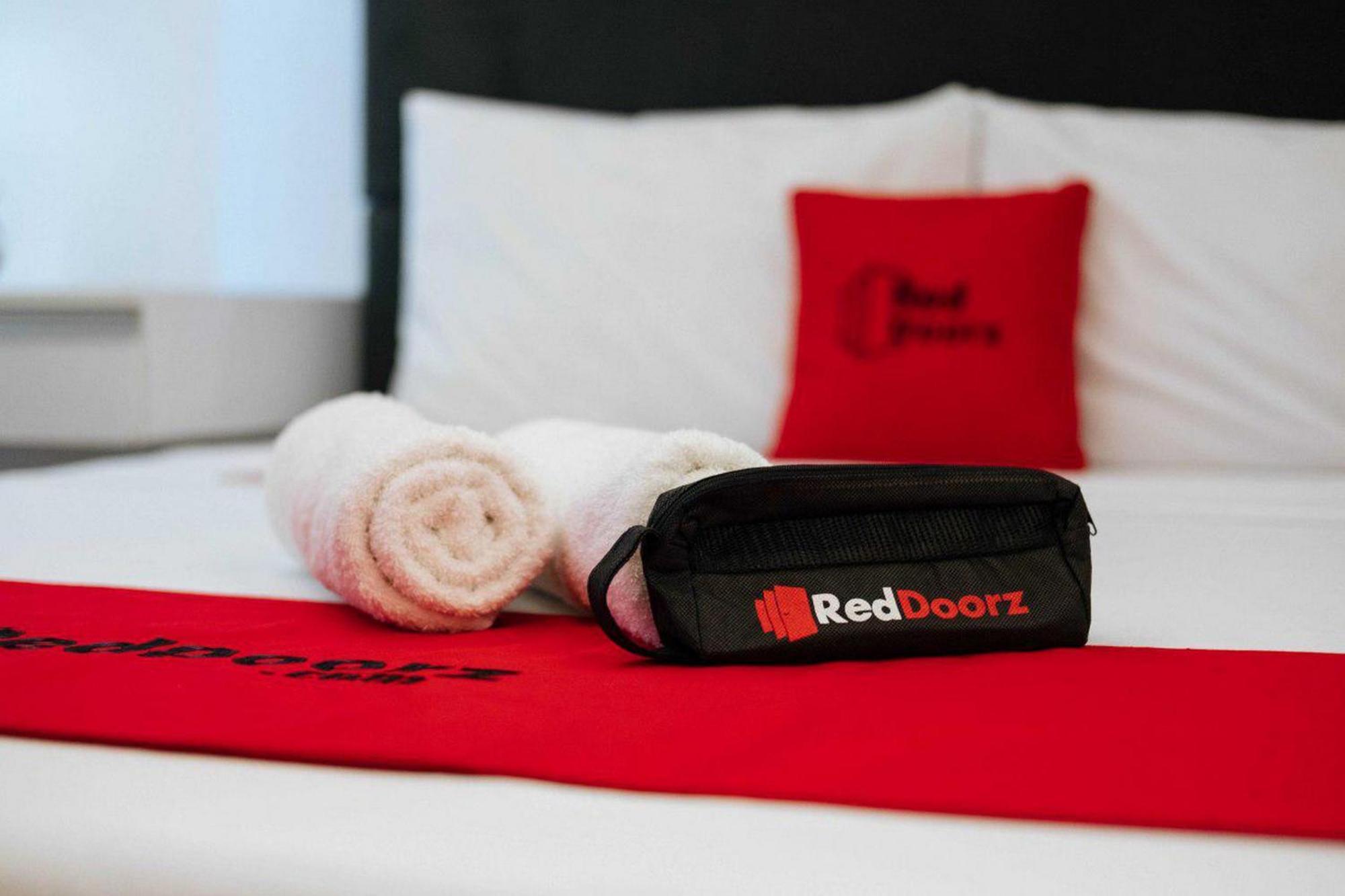 Reddoorz Near Mojokerto Train Station Hotel Kültér fotó