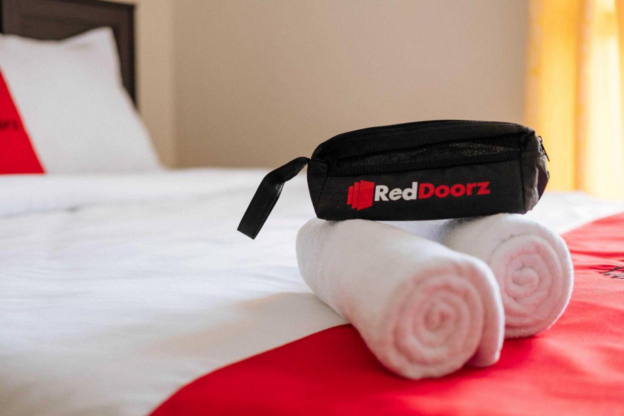 Reddoorz Near Mojokerto Train Station Hotel Kültér fotó